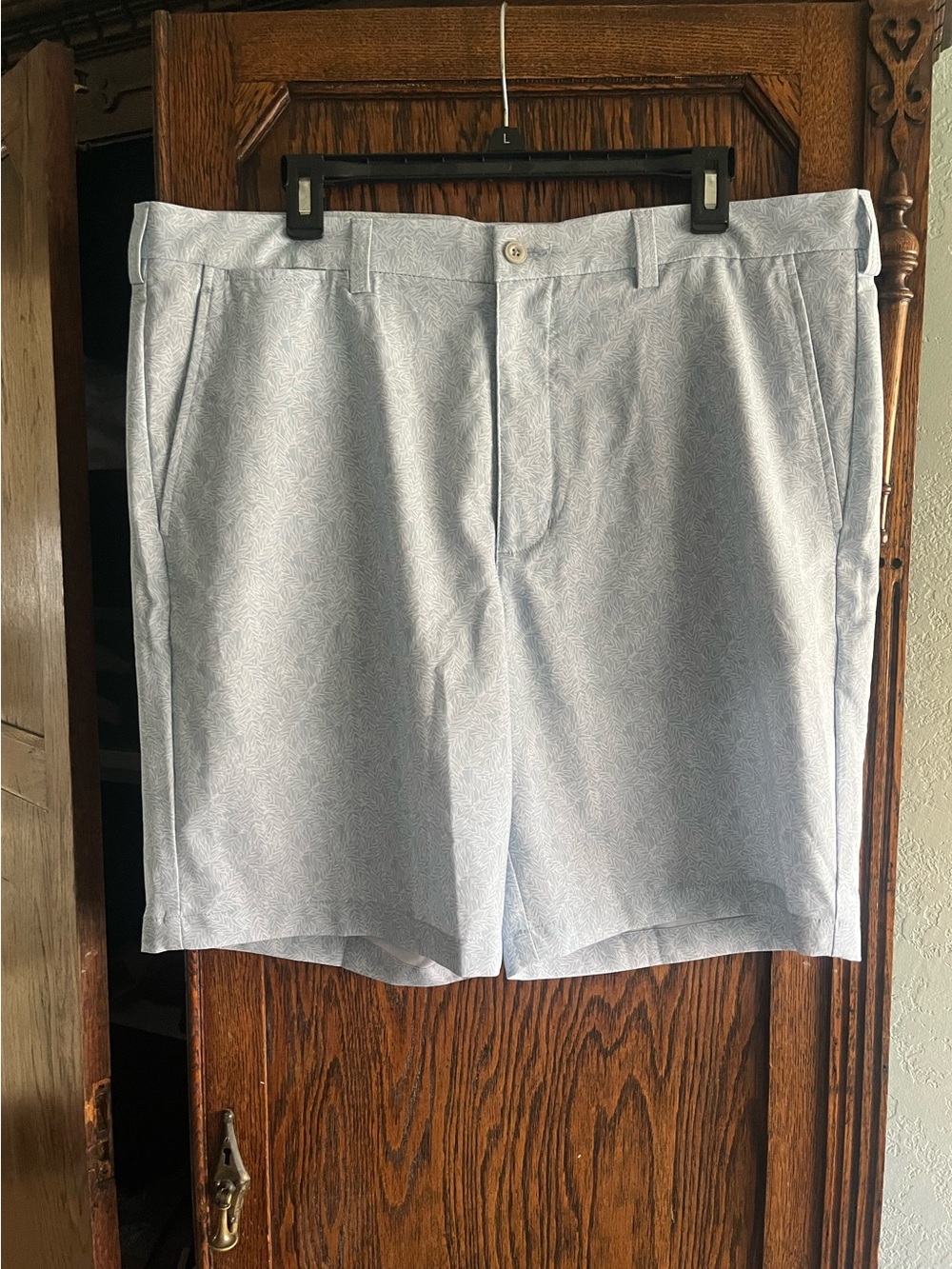 PGA Tour shorts light blue leaf pattern size 38
